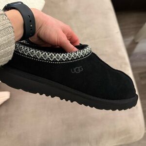 UGG Tasman II black slippers
